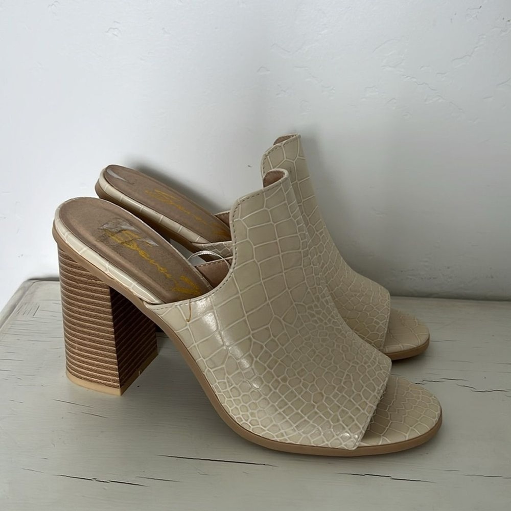 Seven7 Isabella Mule Crocodile Texture Cream Block Heel Slip-On Size 6